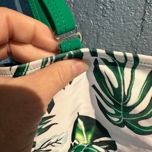 Liora Size Small Bikini Top White Green Palm Leaf Flowers Adjustable Straps Pool - Picture 7 of 7